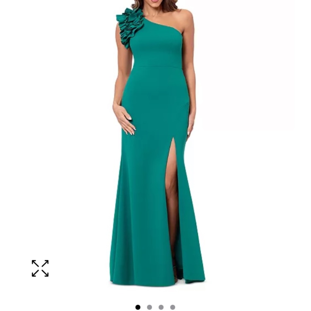 Worn once,very flattering, pretty true to sz , fits like an 8/10